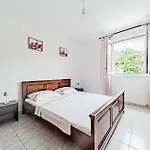 Nice Home In Zrnovo With House Sea View Zrnovo