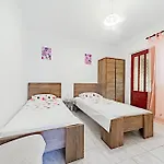 Feriehus Nice Home In Zrnovo With House Sea View *