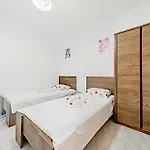 Nice Home In Zrnovo With House Sea View