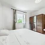 Nice Home In Zrnovo With House Sea View