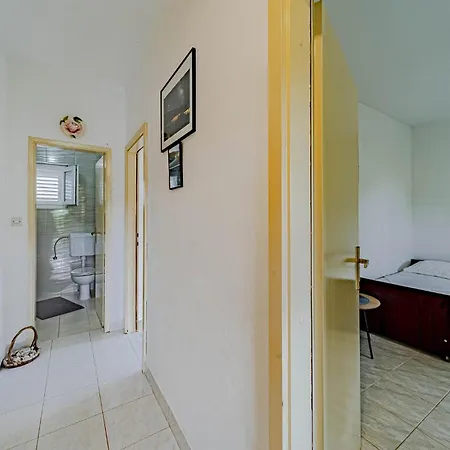 Holiday home 4 Bedroom Stunning In Zrnovo