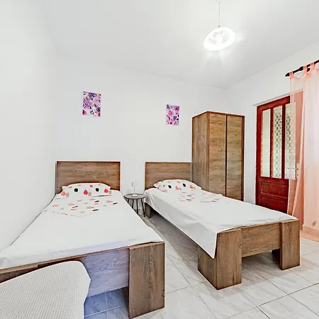 Holiday home 4 Bedroom Stunning In *