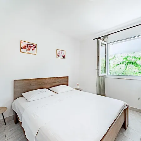 4 Bedroom Stunning In