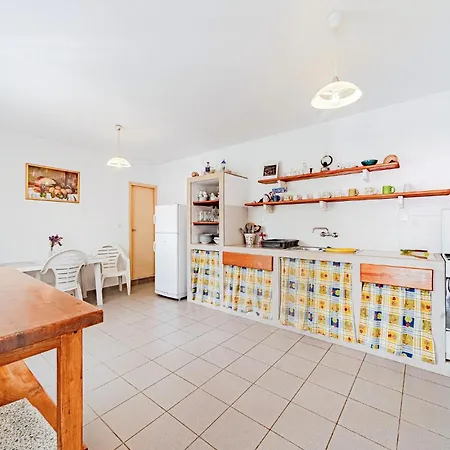 Holiday home 4 Bedroom Stunning In Zrnovo