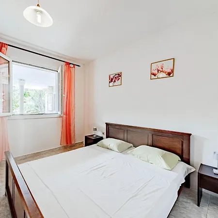 Nice Home In Zrnovo With House Sea View *